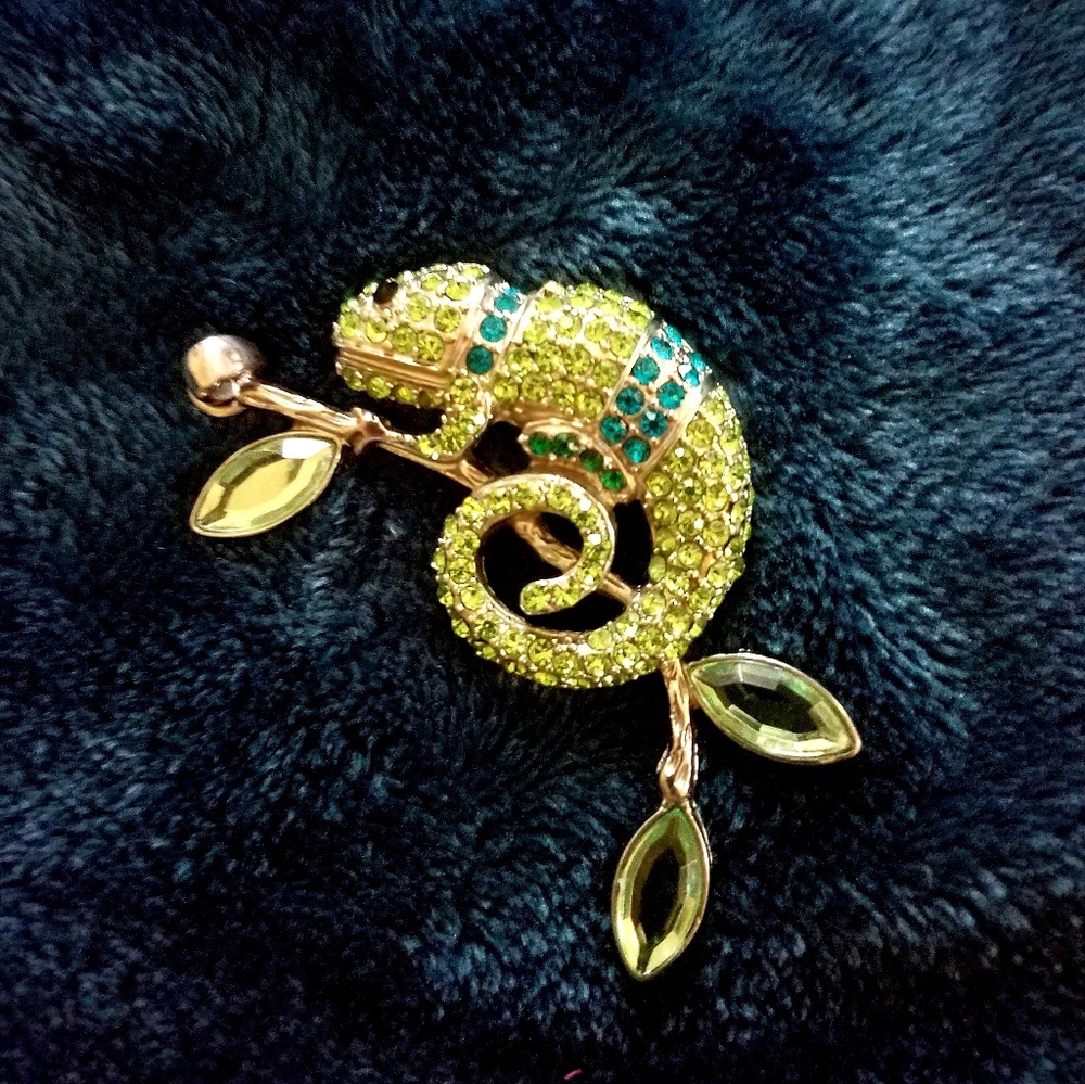 Chameleon necklace pendant